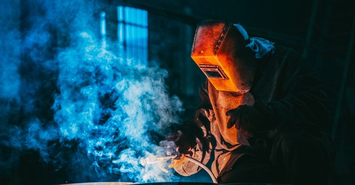 How to Use Welding Helmets Properly (8 Clever Tips)