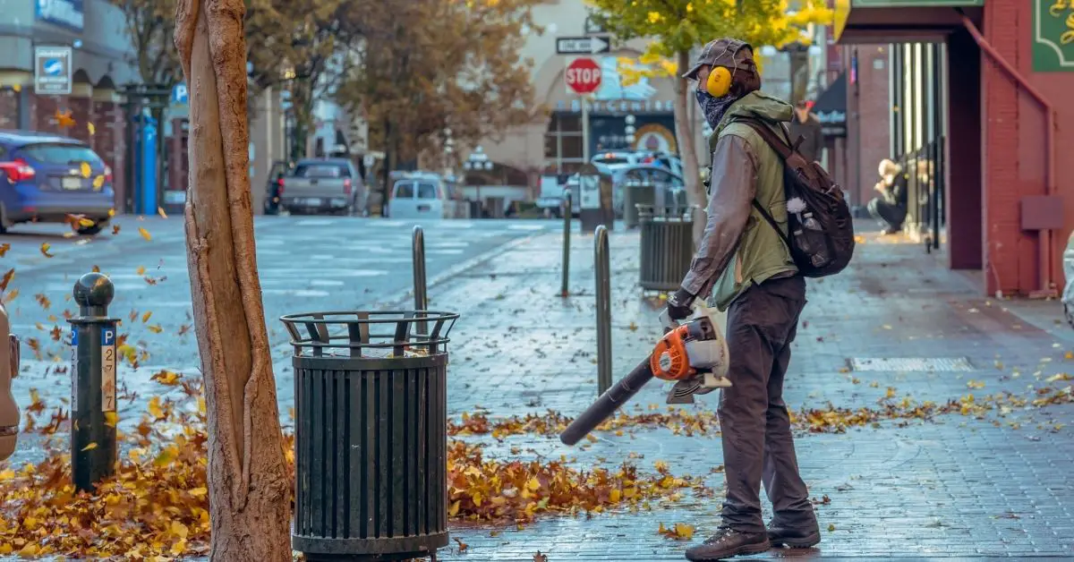 How to Store a Backpack Leaf Blower