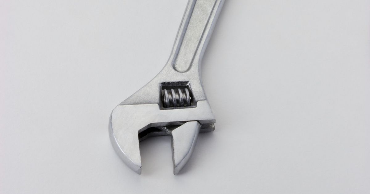 how-to-use-adjustable-wrench-9-helpful-tips